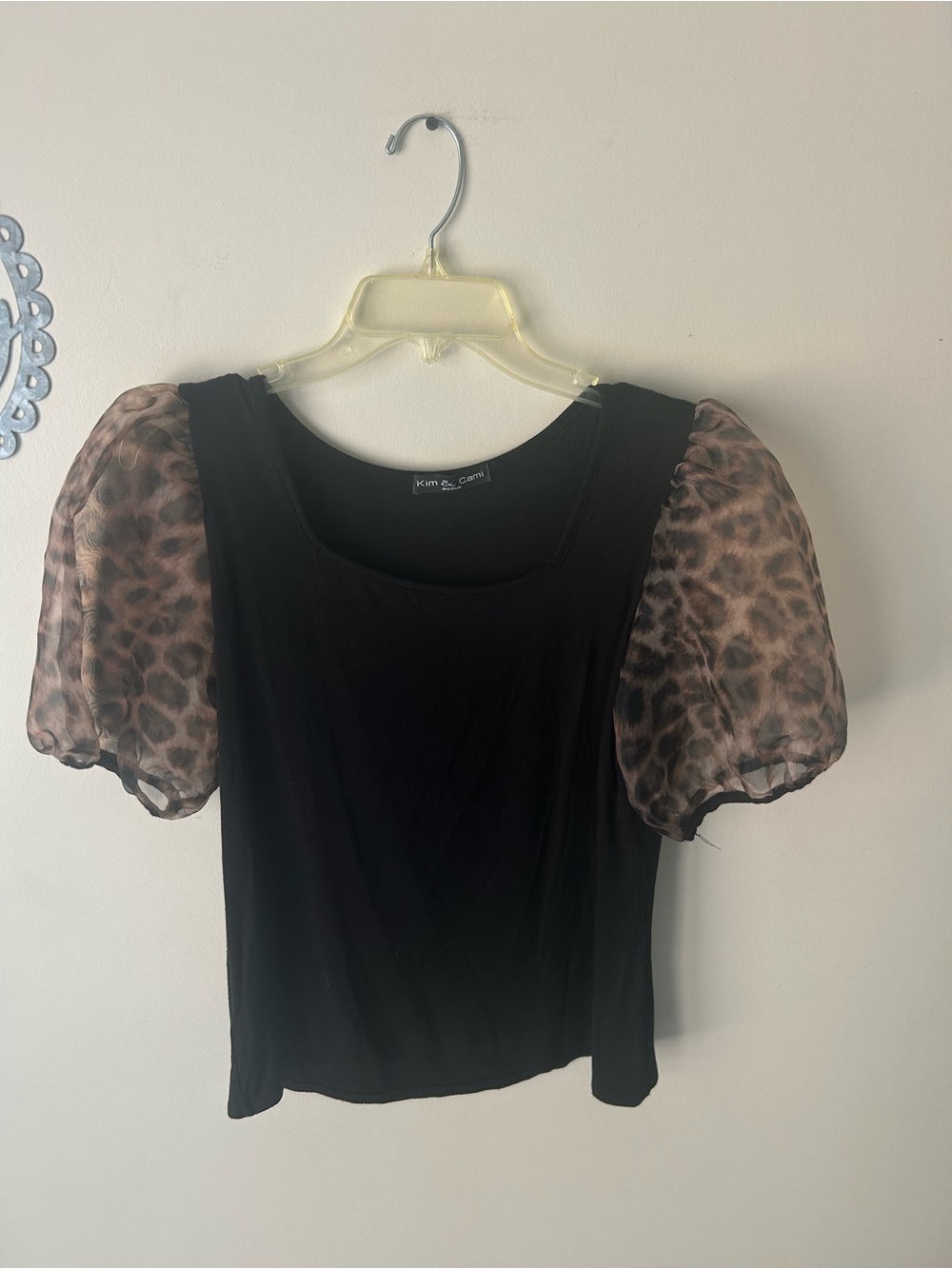 Kim & Cami Black Tee with Leopard-Print Puff Sleeves